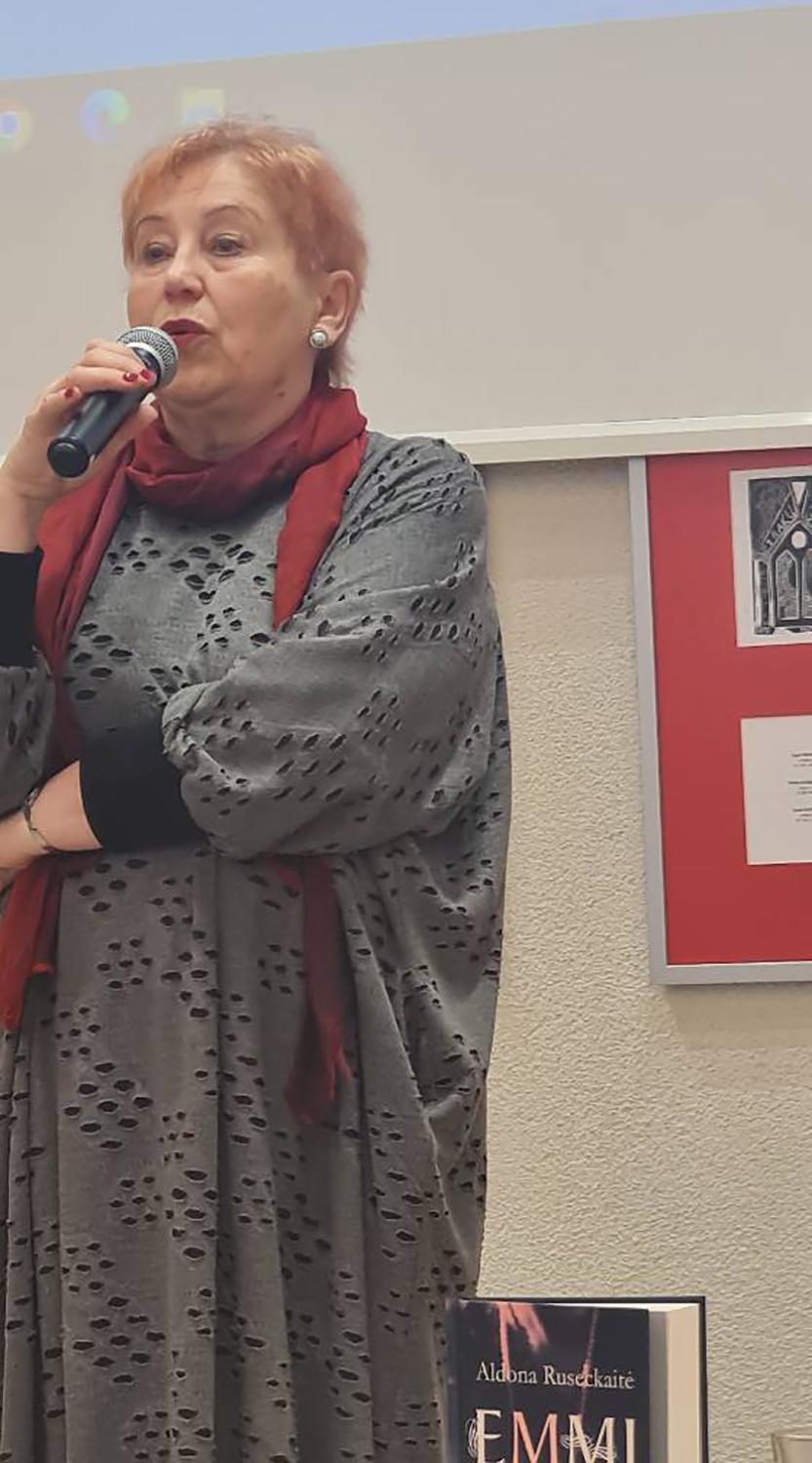 Bibliotekoje – istorinio pažinimo šventė / Savo naują romaną „EMMI“ pristatė poetė