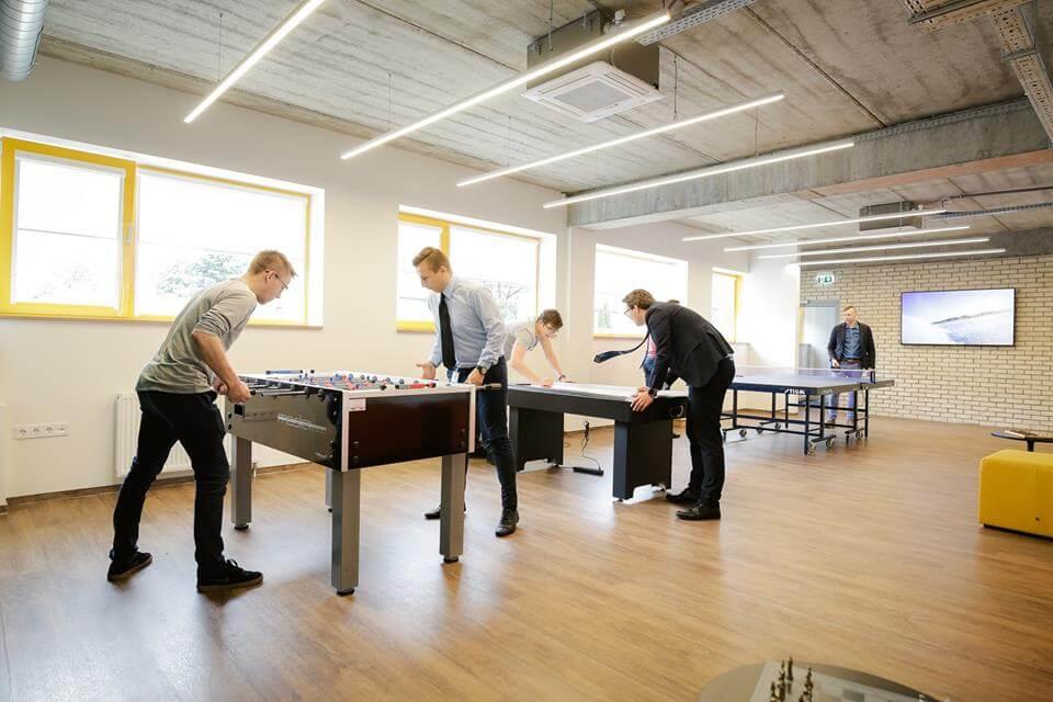 „Bitė“ Ukmergėje skelbia karjeros dieną: kviečia kandidatus užsukti pokalbiui ir lengvai įsidarbinti įmonėje /