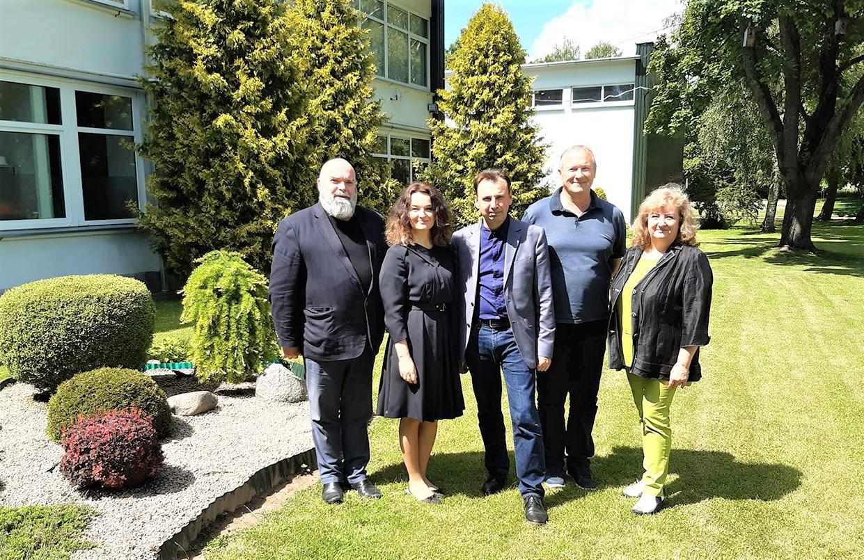 Dainavoje duris pravers dvikalbė privati mokykla / Švietimo