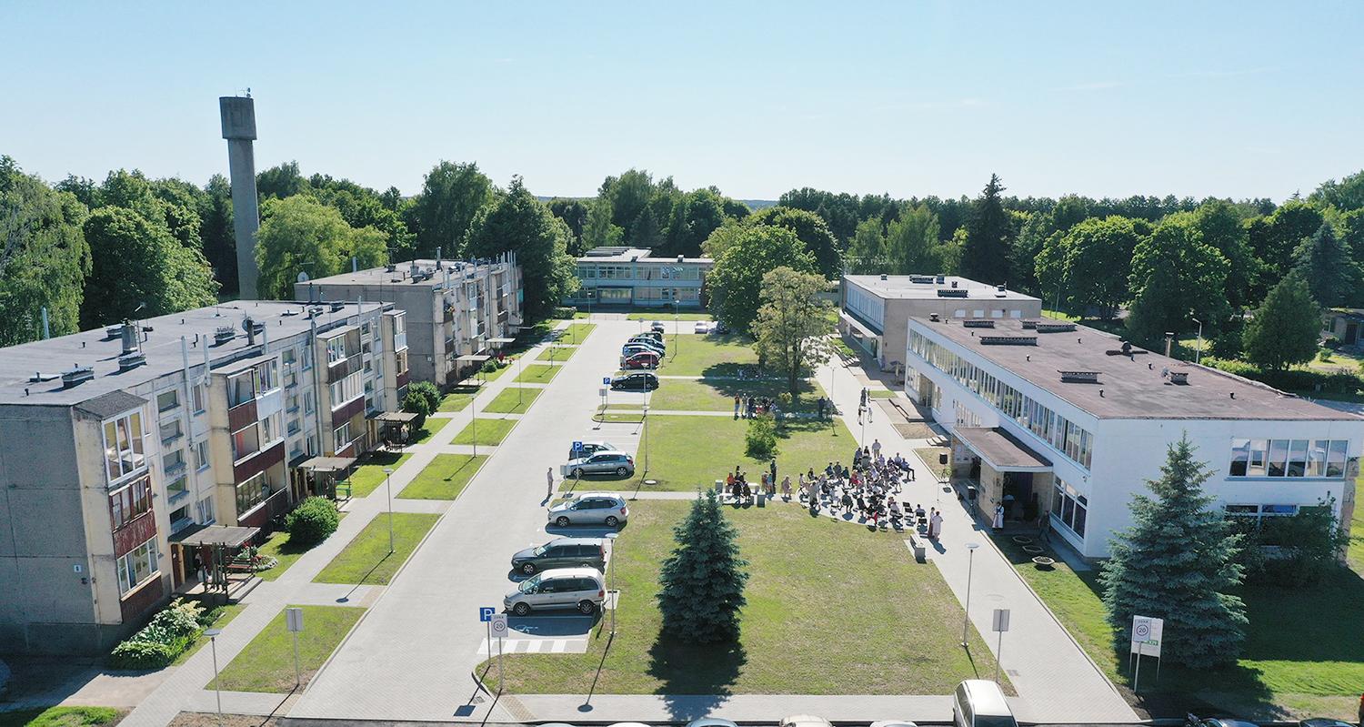 Dainavoje po rekonstrukcijos atidaryta Algirdų aikštė / Algirdų aikštėje betoną pakeitė trinkelės ir žaliosios zonos.  Dainiaus Vyto nuotr.