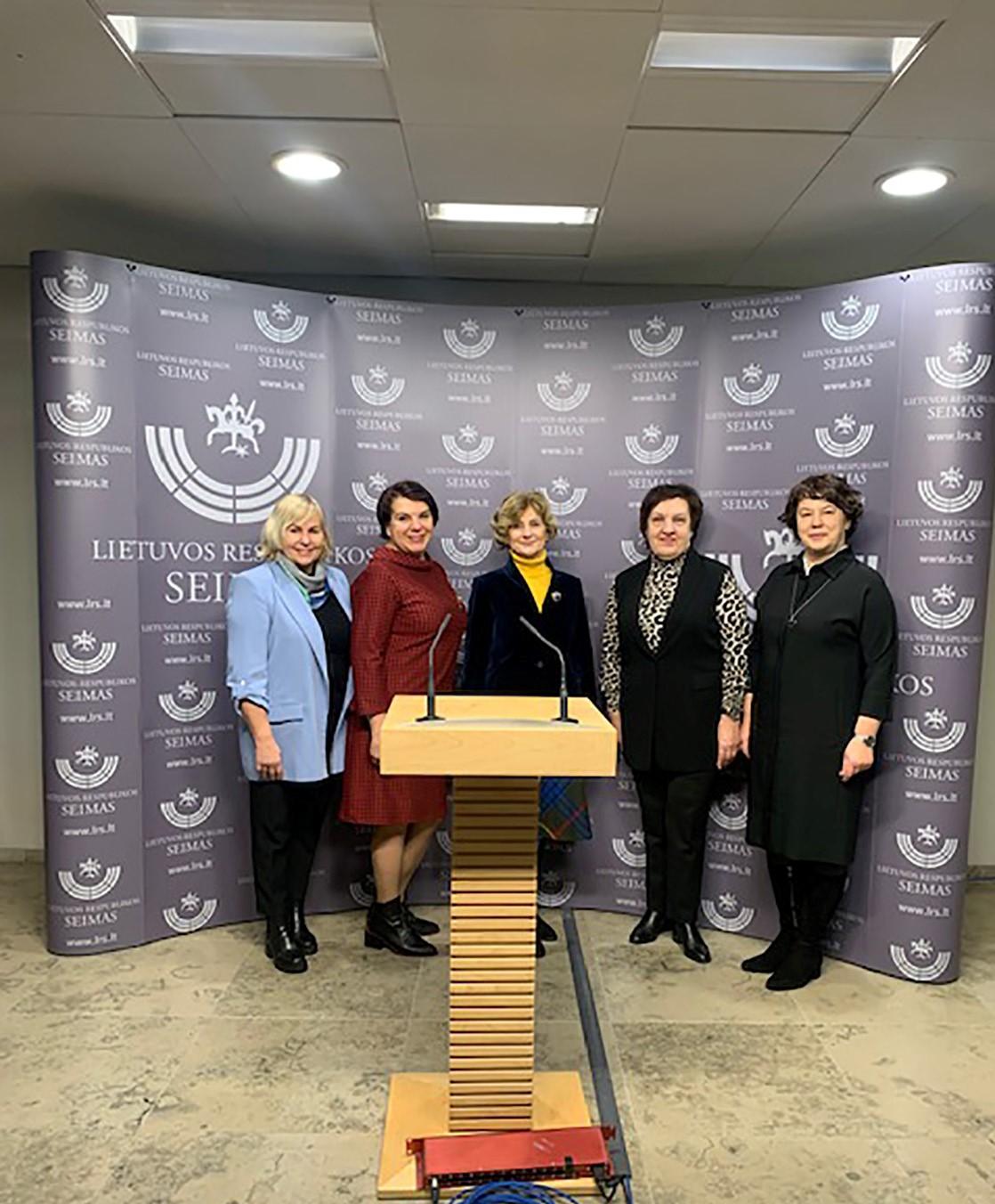 Dalinosi patirtimi apie vaikų maitinimą ekologiškais produktais / Dalyvių nuotr. Konferencijos dalyvės.