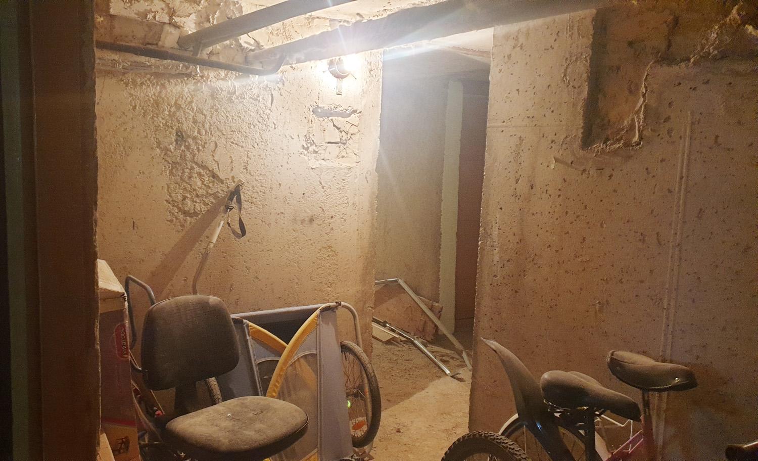 Daugiabučių rūsiai neturi tapti šlamšto saugyklomis – gyventojai raginami tvarkytis / Pagal priešgaisrinius