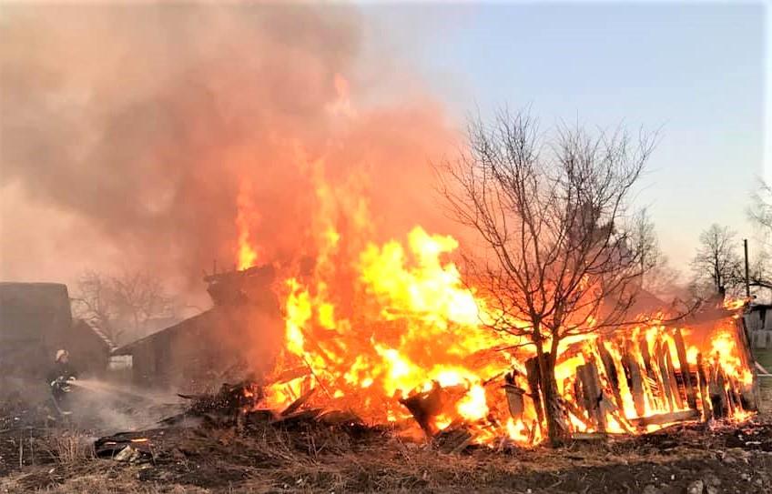 Degė ūkiniai pastatai