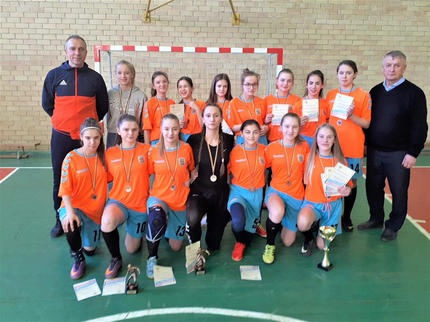 Dėl medalių susirungė 6 komandos /