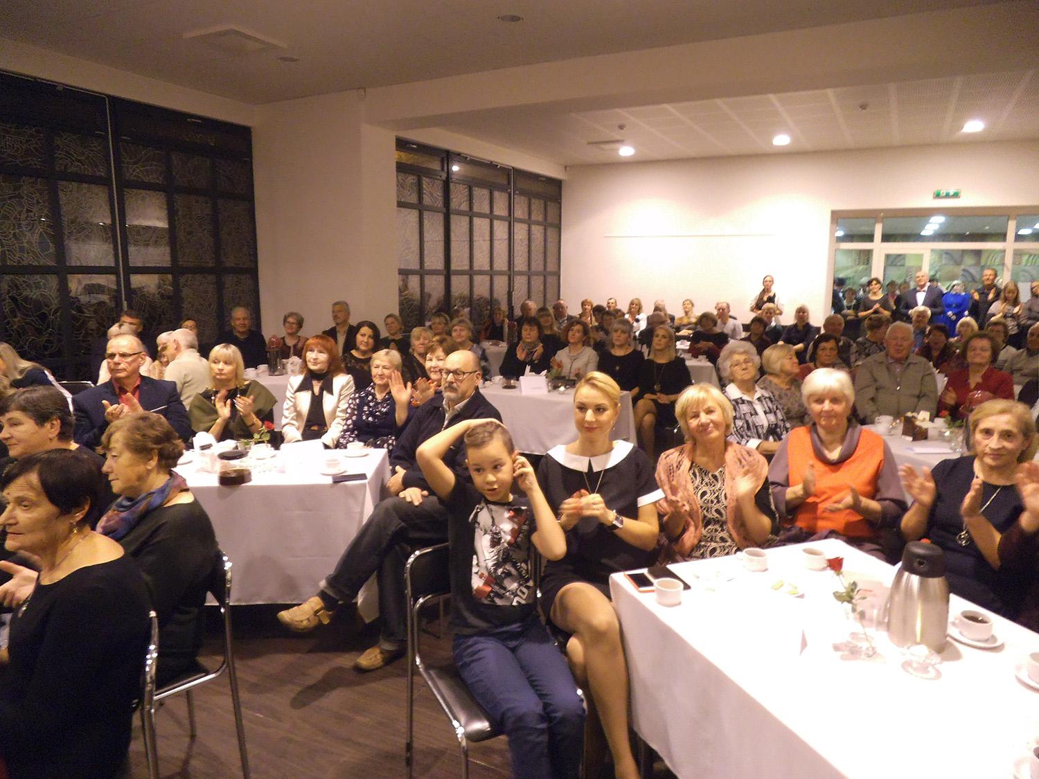 Deltuvoje skambėjo romansai / Žiūrovų salė buvo pilnutėlė...