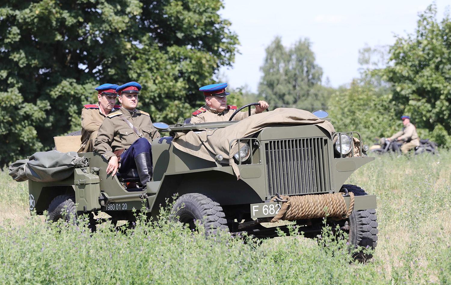 Deltuvos miestelyje vyko gyvosios karo istorijos festivalis / Žiūrovams pristatyti Lietuvos partizanų ir NKVD karių