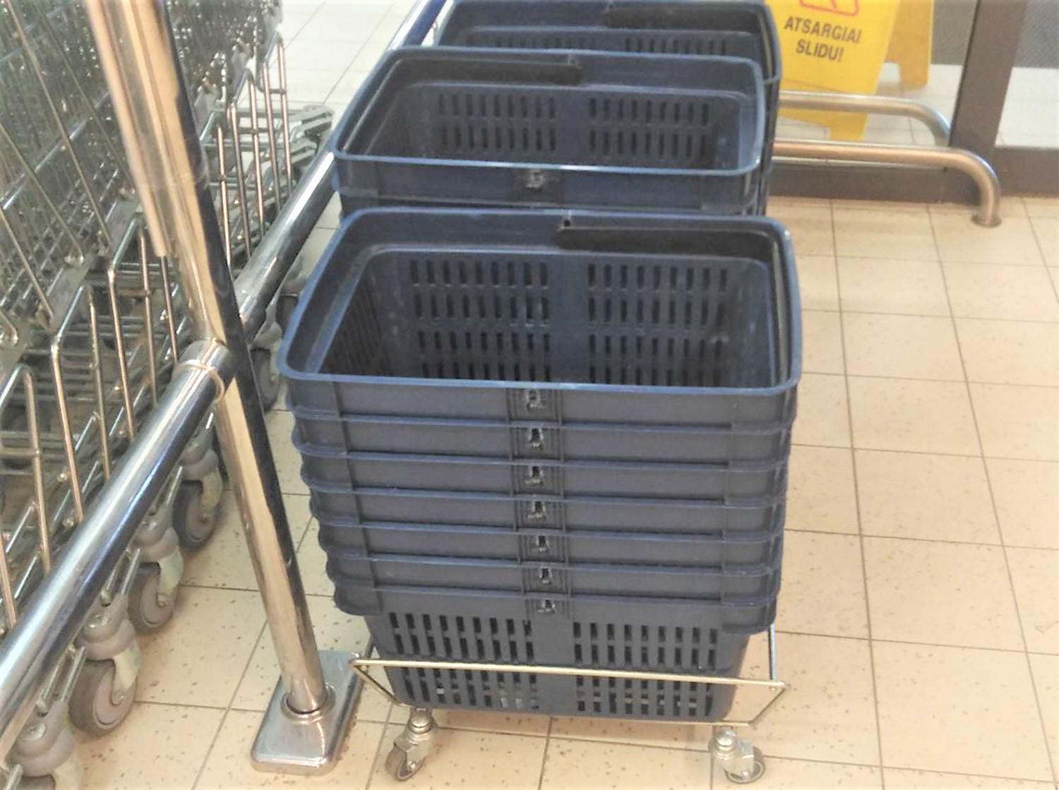 Dezinfekcija yra privaloma / Gintarės Radlinskaitės nuotr.