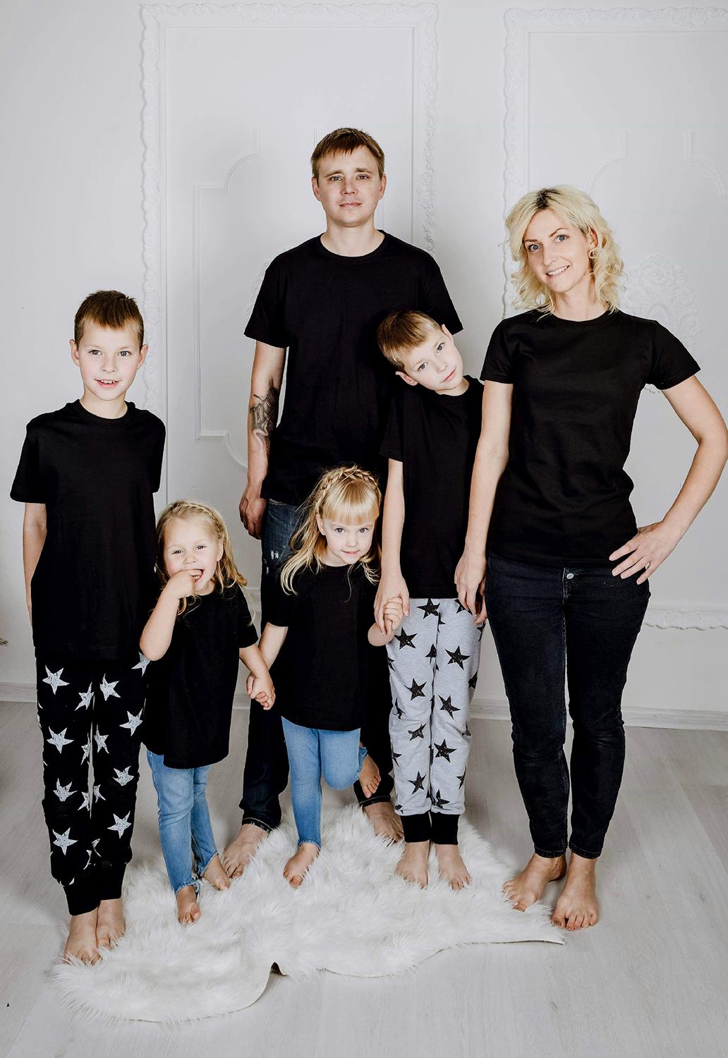 Dienos planas moko produktyvumo ir atitraukia nuo informacinių technologijų / Arnauskų šeima ir karantino metu stengiasi užsiimti prasmingomis veiklomis. Tam padeda ir dienos planas.   Oksanos Bražiūnienės nuotr.