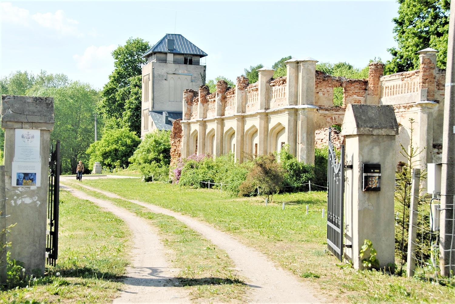 Dvaro teritorijos archeologiniai kasinėjimai atveria prabangią praeitį / Kasinėjimai atskleidė buvusią dvaro prabangą.  Gedimino Nemunaičio nuotr.