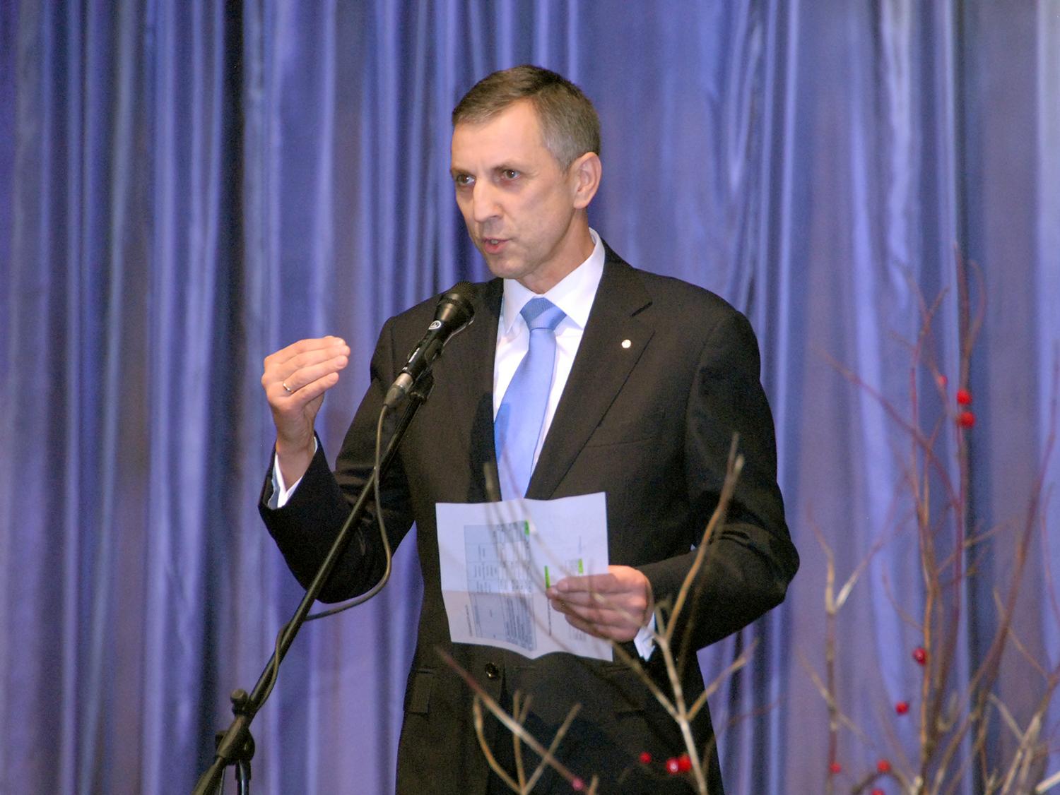 Eina vyriausiojo patarėjo pareigas / Gintaras Kacevičius.