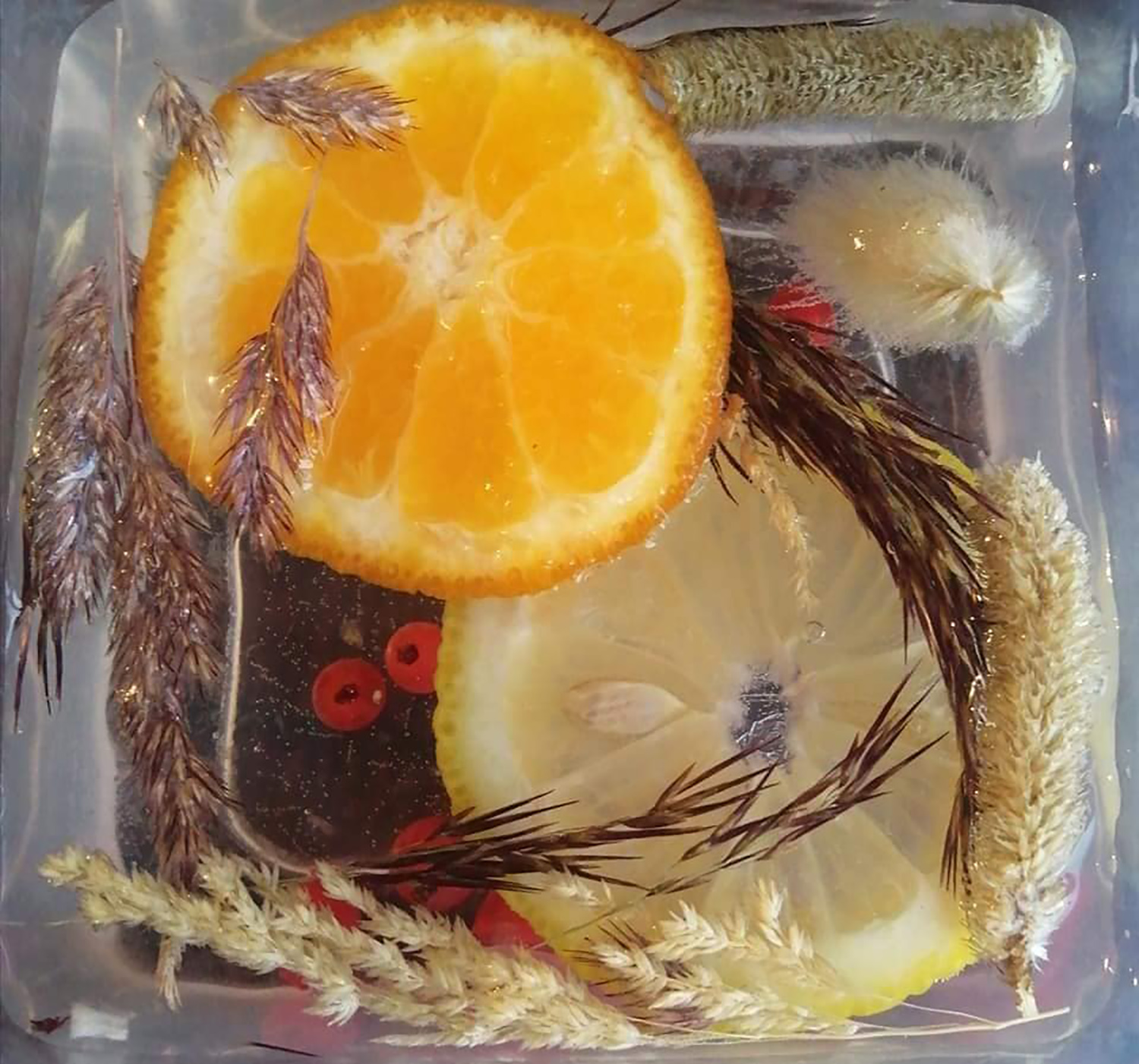 bet ir pramogos / Vaikai darželio aplinką papuošė fantastiškais ledo kūriniais.