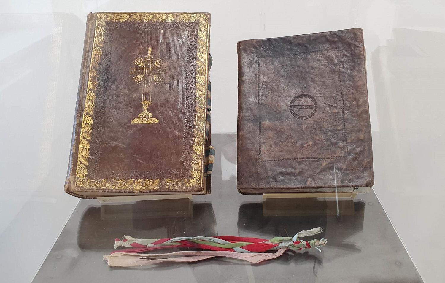 Eksponuojami reti spaudiniai iš Lietuvos liaudies buities muziejaus bibliotekos / Vlado Šlaito viešojoje bibliotekoje eksponuojami reti leidiniai.