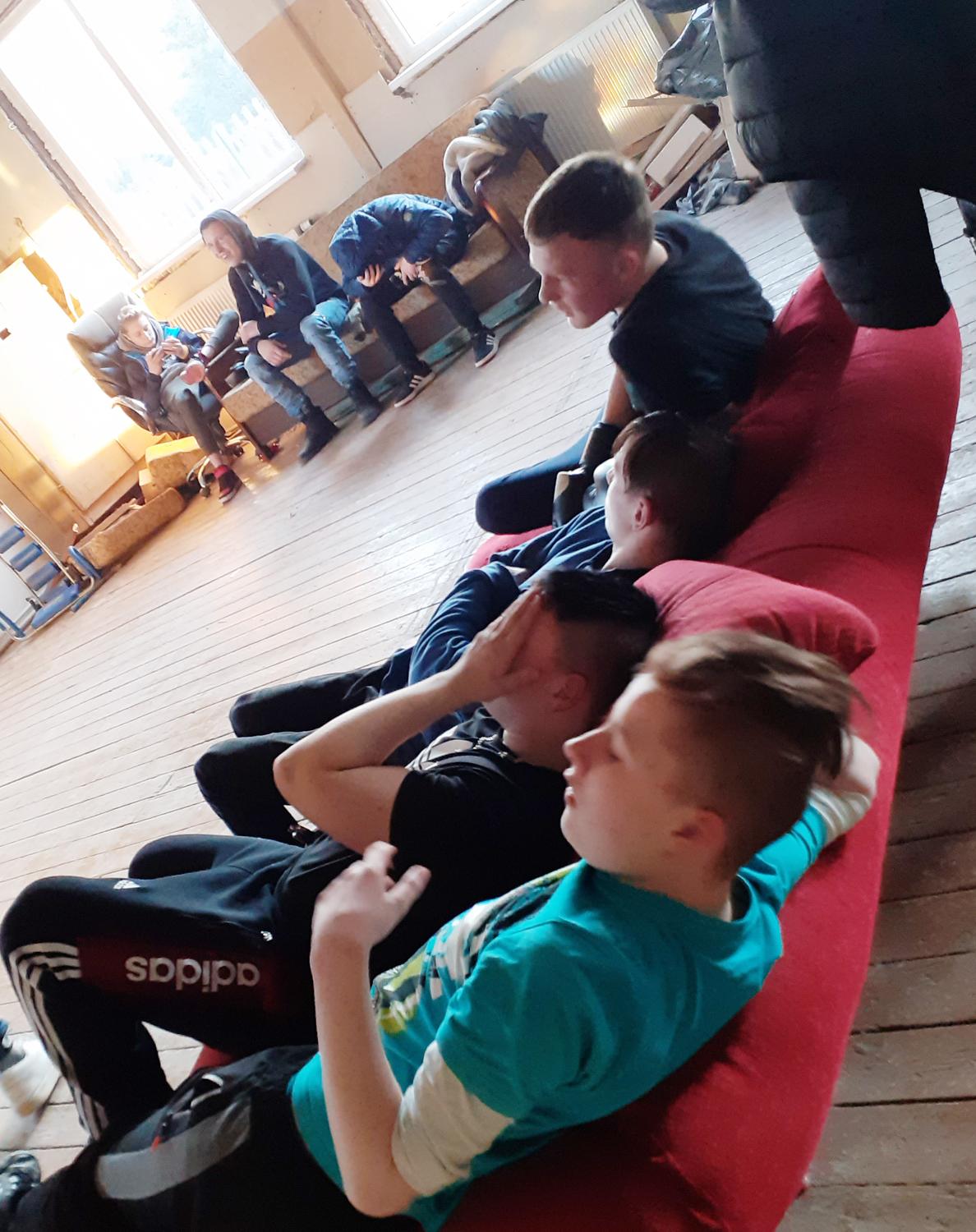 Erdvės „Namas“ – galimybė tiesiog būti savimi / Erdvę laisvalaikiui jaunuoliai įsirengė patys.