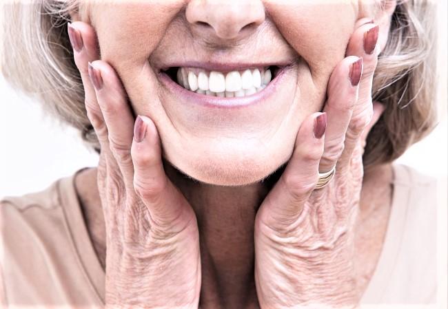 Fiksuoti ir išimami dantų protezai: kurie geriausiai atlieka savo funkcijas? /