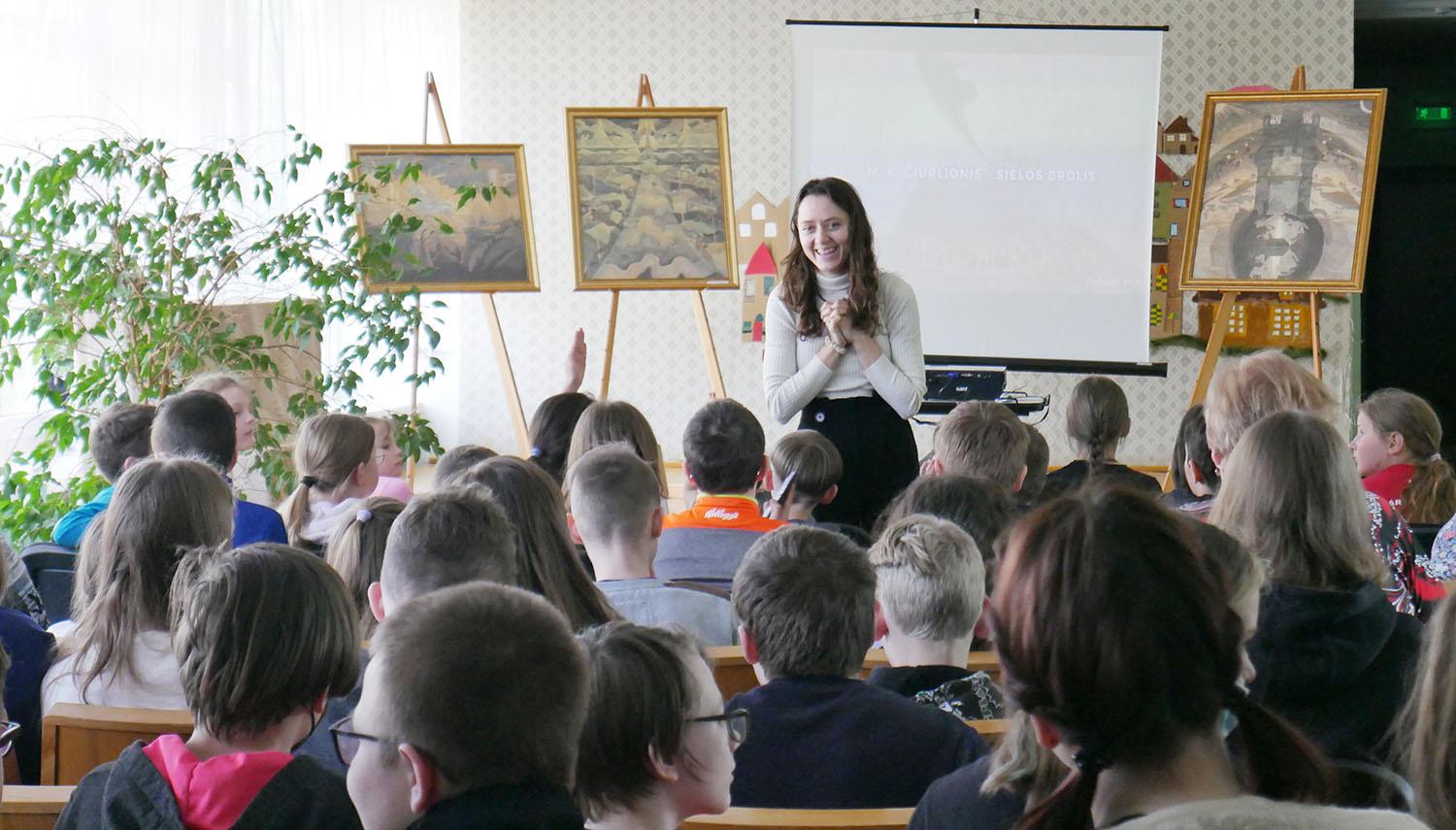 Fondas nušvietė M. K. Čiurlionio gyvenimą Vepriuose / Į renginį susirinko būrys vaikų.