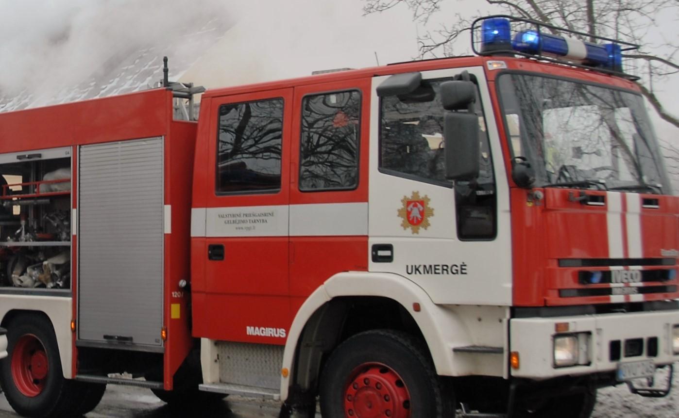 Gaisrą užgesino patys /