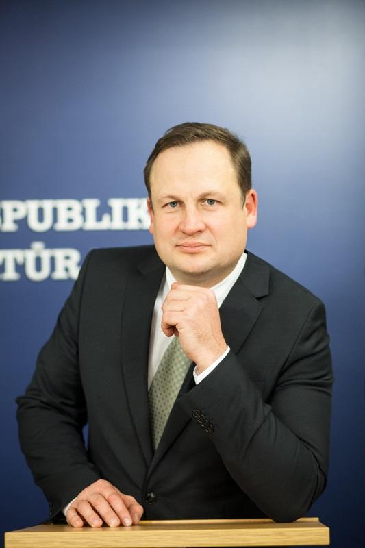 Garbės piliečiu siūlo rinkti E. Pašilį /