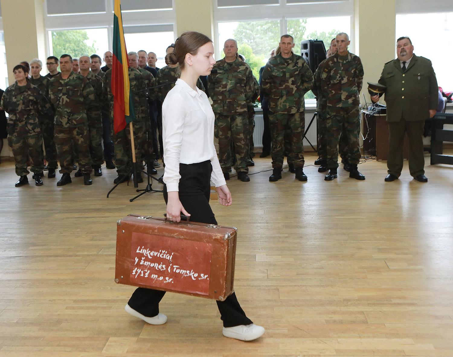 Gedulo ir vilties dieną skaitė tremtinių vardus / Daugelis tremtinių į tėvynę taip ir nesugrįžo.  Dainiaus Vyto nuotr.