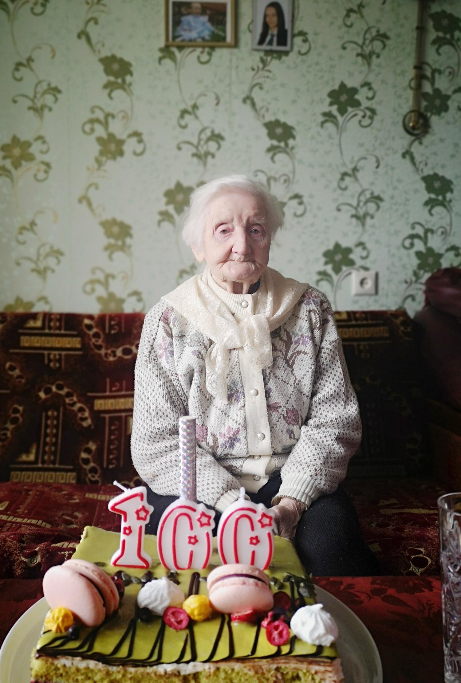 Gegužės 8-oji – 100-asis ukmergiškės gimtadienis / Ona Žižienė švenčia garbingą sukaktį.  Šeimos asmeninio albumo nuotr.