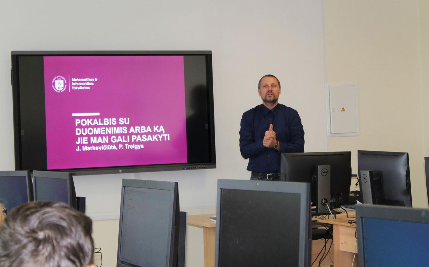 Gimnazistams – universiteto dėstytojų finansinio raštingumo pradžiamokslis / Vienas iš dėstytojų – P. Treigys. Justinos Požerskienės nuotr.