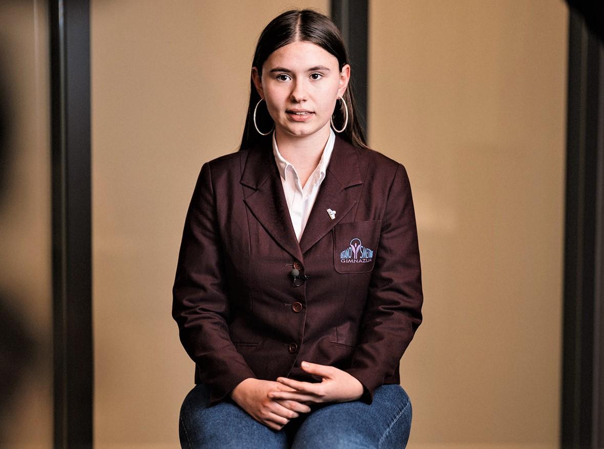 Gimnazistų verslo idėja sulaukė susidomėjimo / Antano Smetonos gimnazijos jaunosios bendrovės „Gonex“ atstovė Gustė Mackonytė.