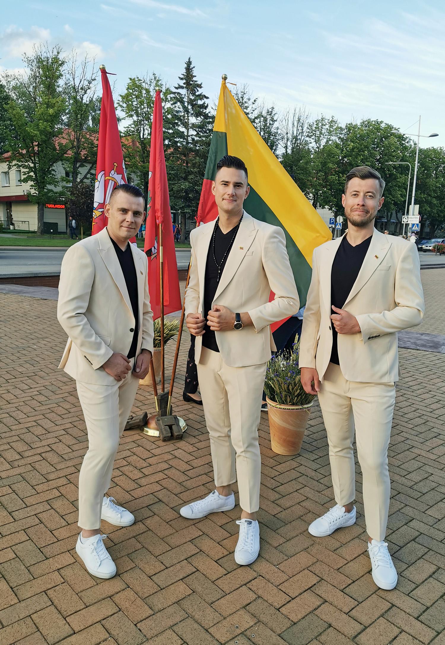 Į muzikanto gyvenimą grįžta mylima veikla / Neseniai į grupės „Lotus“ gretas įsiliejo ukmergiškis Tomas Bareika (dešinėje).