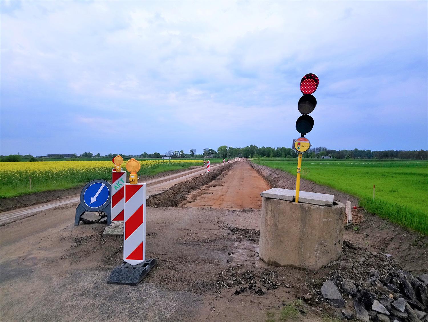 Į Obelius tiesiamas modernus kelias / Gyventojai sulaukė kelio kapitalinio remonto.  Gedimino Nemunaičio nuotr.