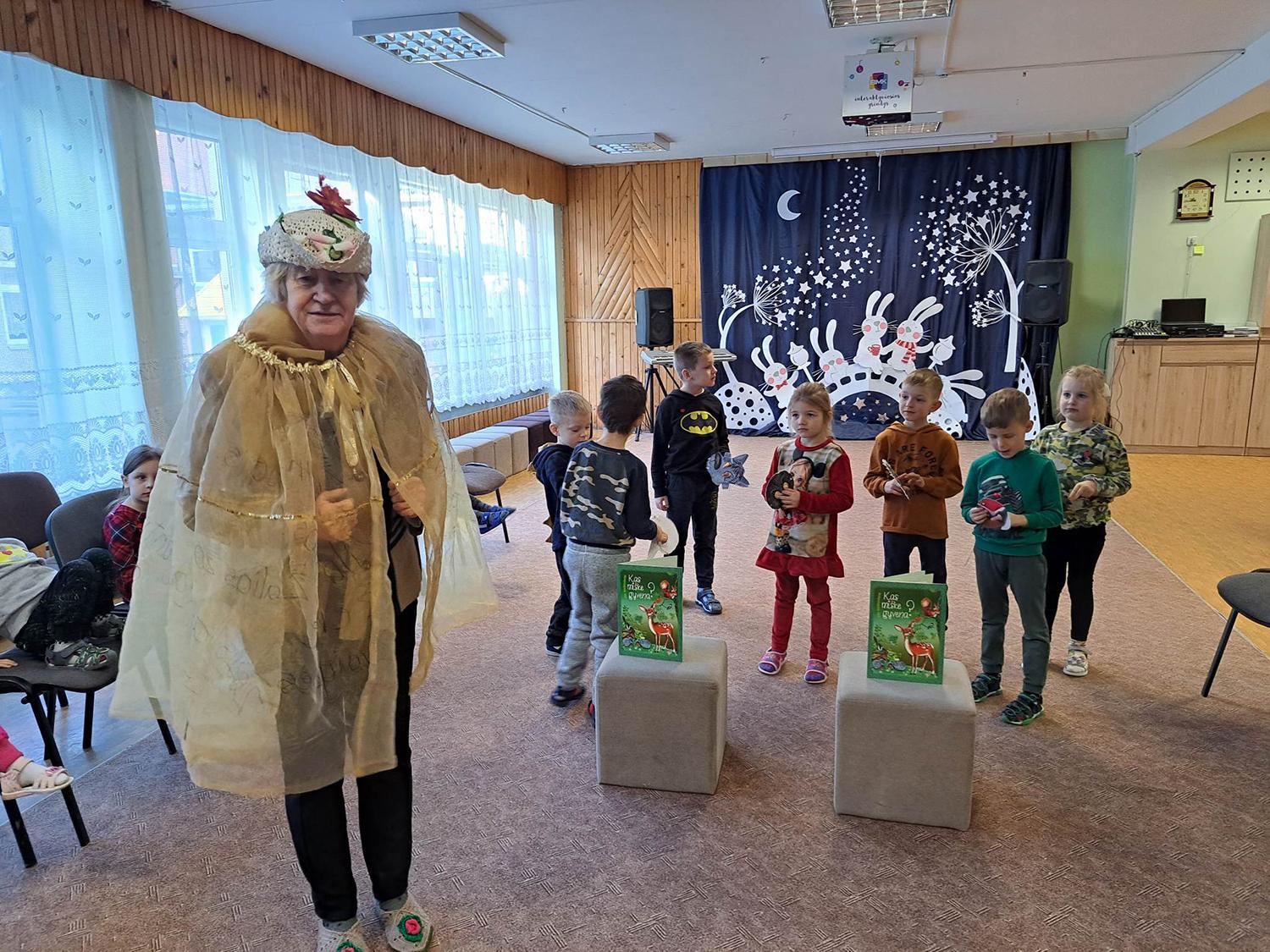 Į susitikimą atvyko vaikų poetė / „Eglutės“ ugdytiniai susitiko su žinoma vaikų poete Zita Gaižauskaite.