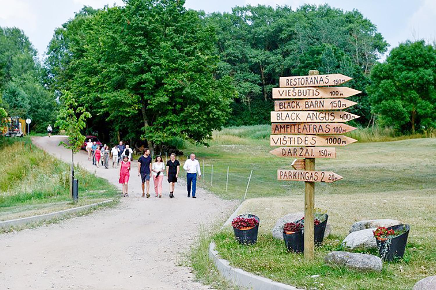 Į Ukmergės rajoną atvyko nacionalinės žiniasklaidos desantas / Šalies žiniasklaidos atstovai apsilankė rajono verslo įmonėse