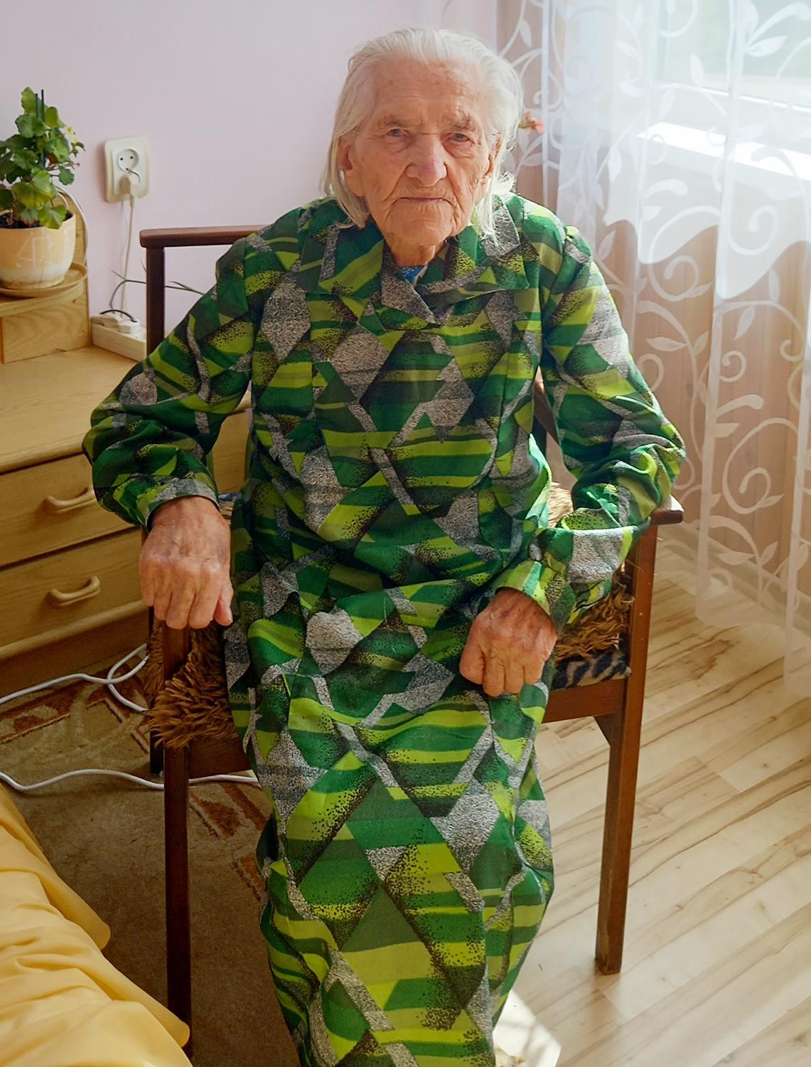 Ilgaamžiškumo paslaptis – saikingume / Adėlė Šlaitienė savaitgalį atšventė šimto metų sukaktį.  Šeimos asmeninio archyvo nuotr.