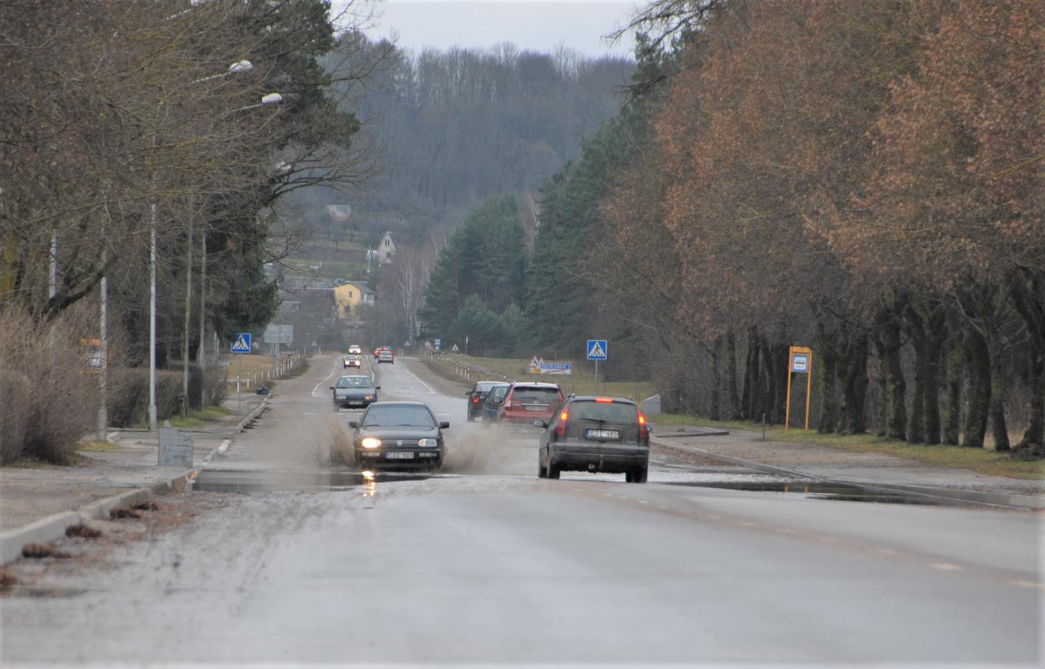 Įrengs tinklus – balos nebeliks / Įrengus paviršinių nuotekų tinklus
