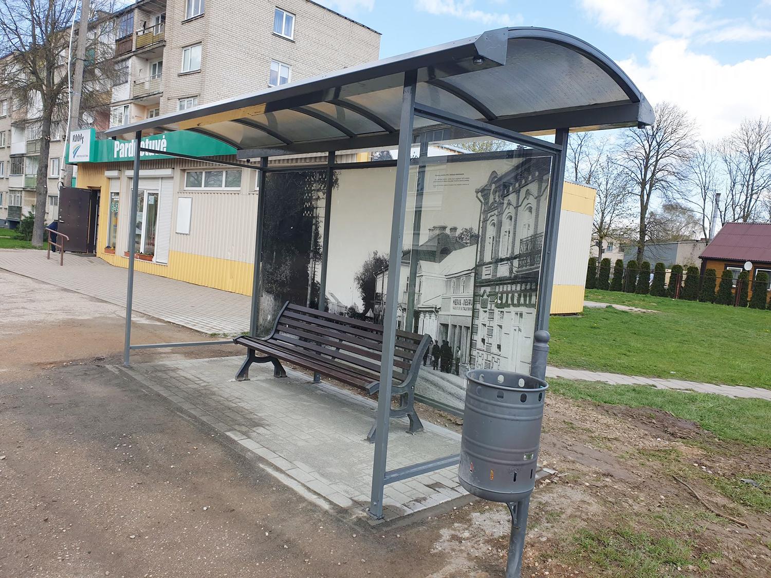 Įrengtas naujas stotelės paviljonas /