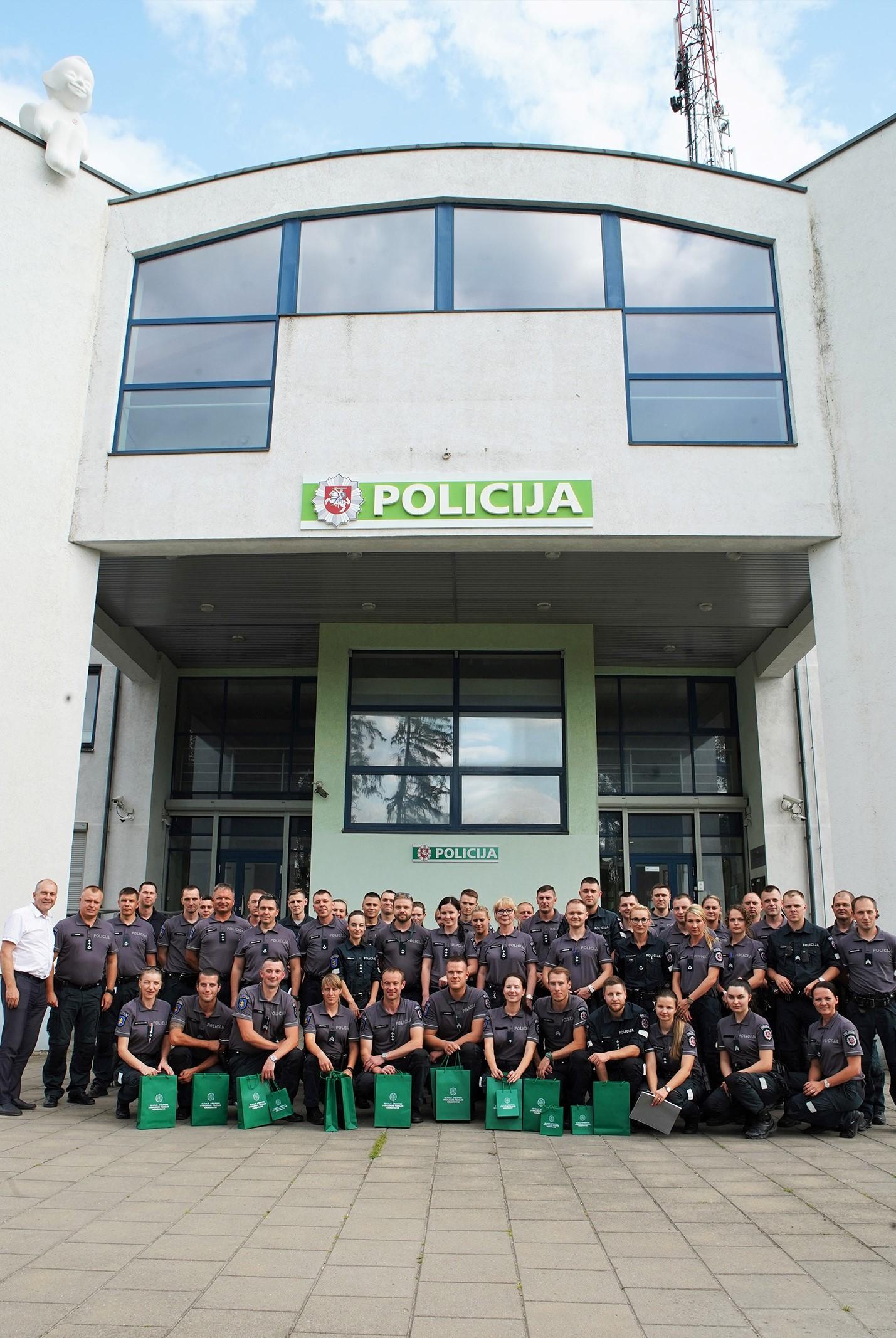 Išrinktas geriausias policijos ekipažas / Konkurso dalyviai ir svečiai.