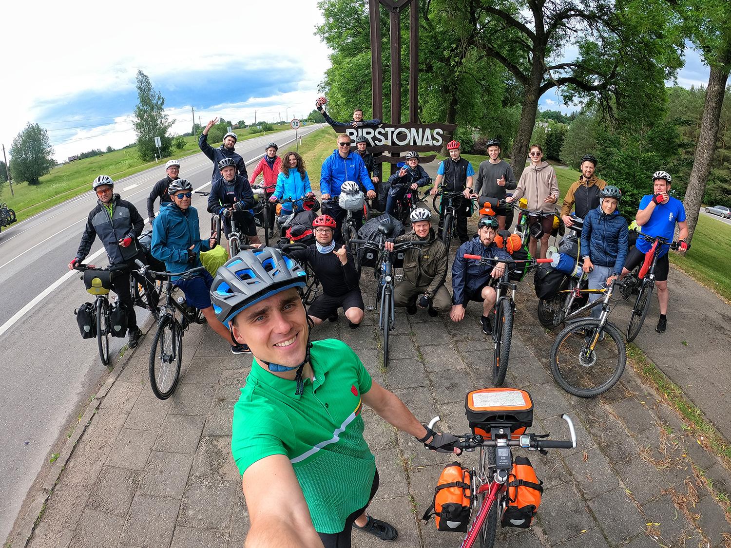 Išvyko į 450 km žygį dviračiais / Į Palangą nukeliavo dviračiais.  Simono Dailidės nuotr.