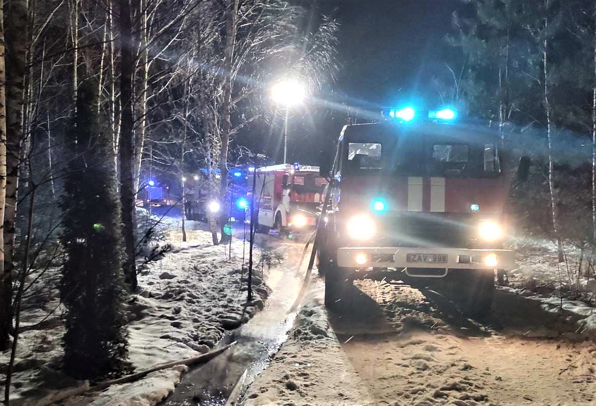 kad ūkinis pastatas buvo padegtas / Ukmergės PGT nuotr.