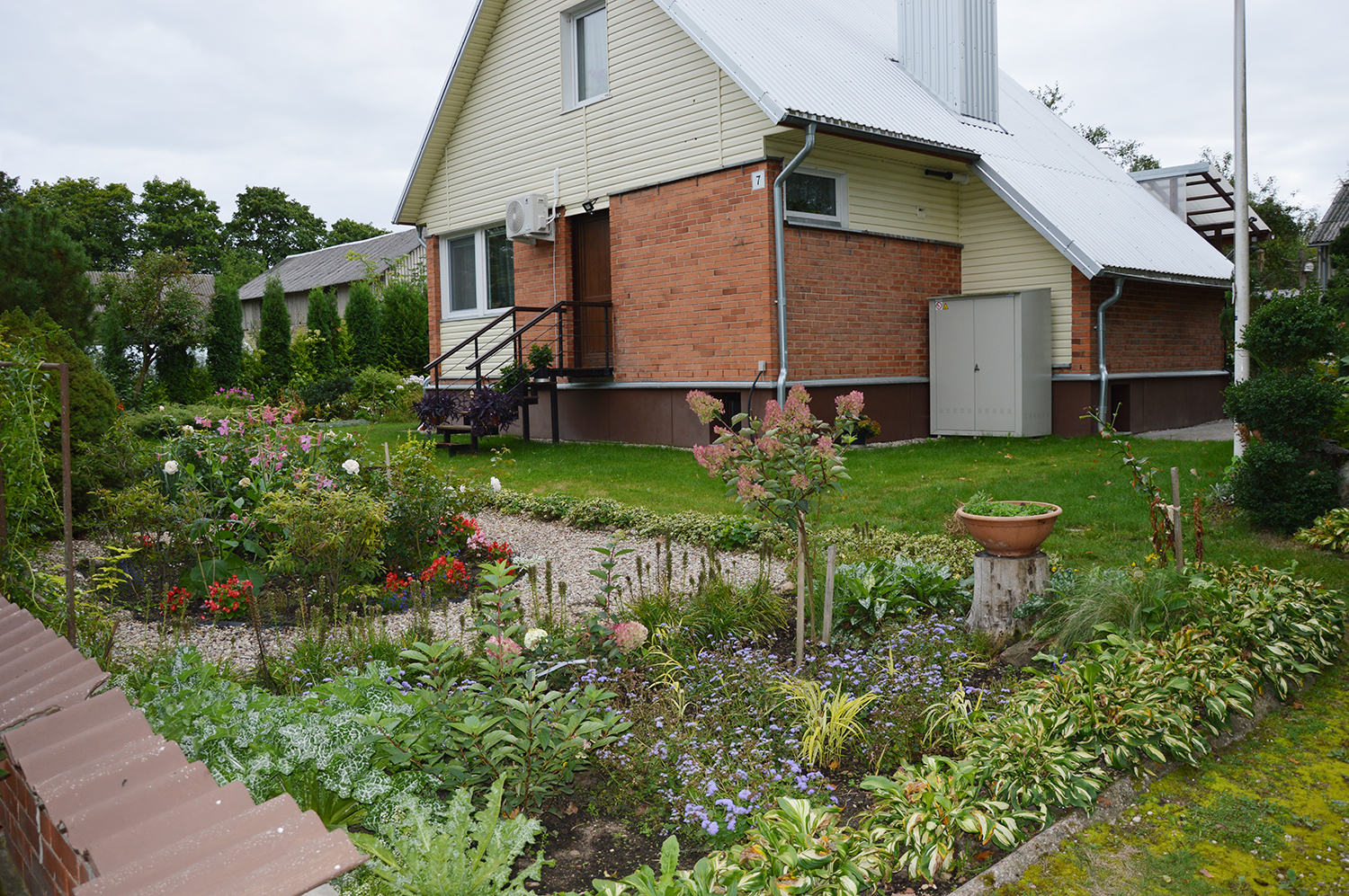 kvapai ir grožis / Janinos Savickienės sodyba šiais metais pripažinta konkurso nugalėtoja.