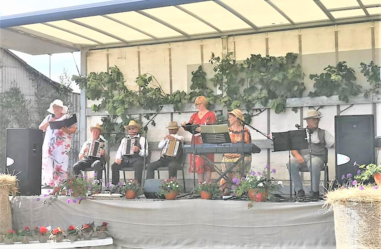 Kai aš namo sugrįžtu / Kraštiečių šventėje.  Karolinos Ališauskaitės nuotr.