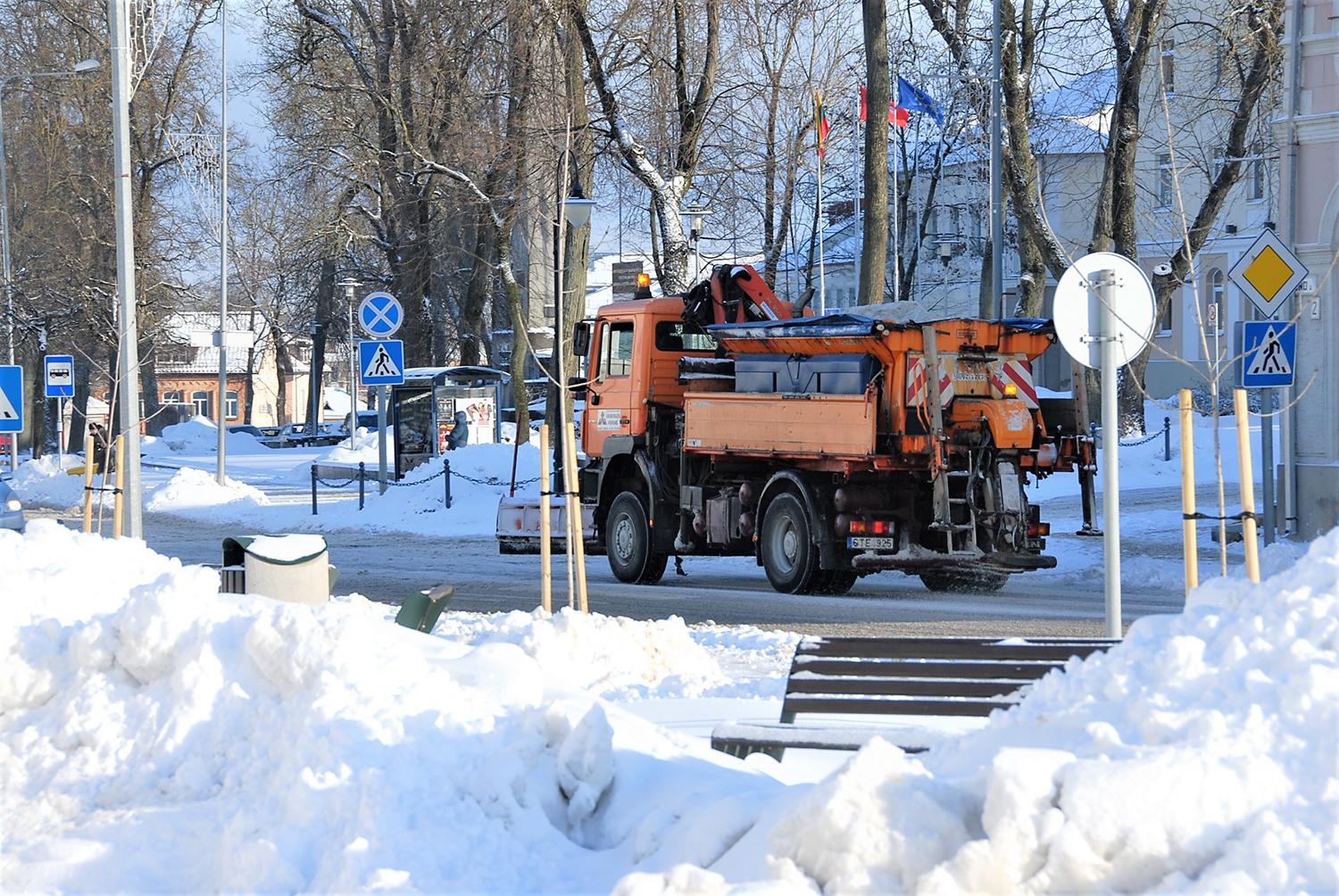 Kaimo keliai – vairuotojų rūpestis / Žiema pridaro nemažai bėdų... Gedimino Nemunaičio nuotr.