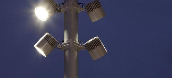 Kaip įrengti apšvietimą lauko stovėjimo aikštelei? /