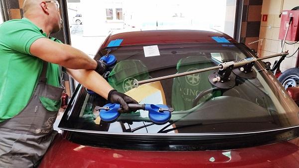 Kaip rasti tinkamą priekinį stiklą pagal automobilio modelį?