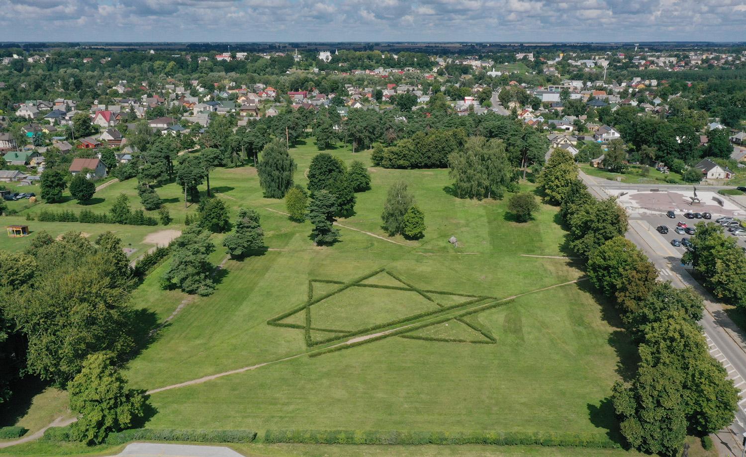 Kapinių teritorijos ribas paženklins / Dainiaus Vyto nuotr. Beveik 49 tūkst. kv. m ploto teritorija – ne parkas