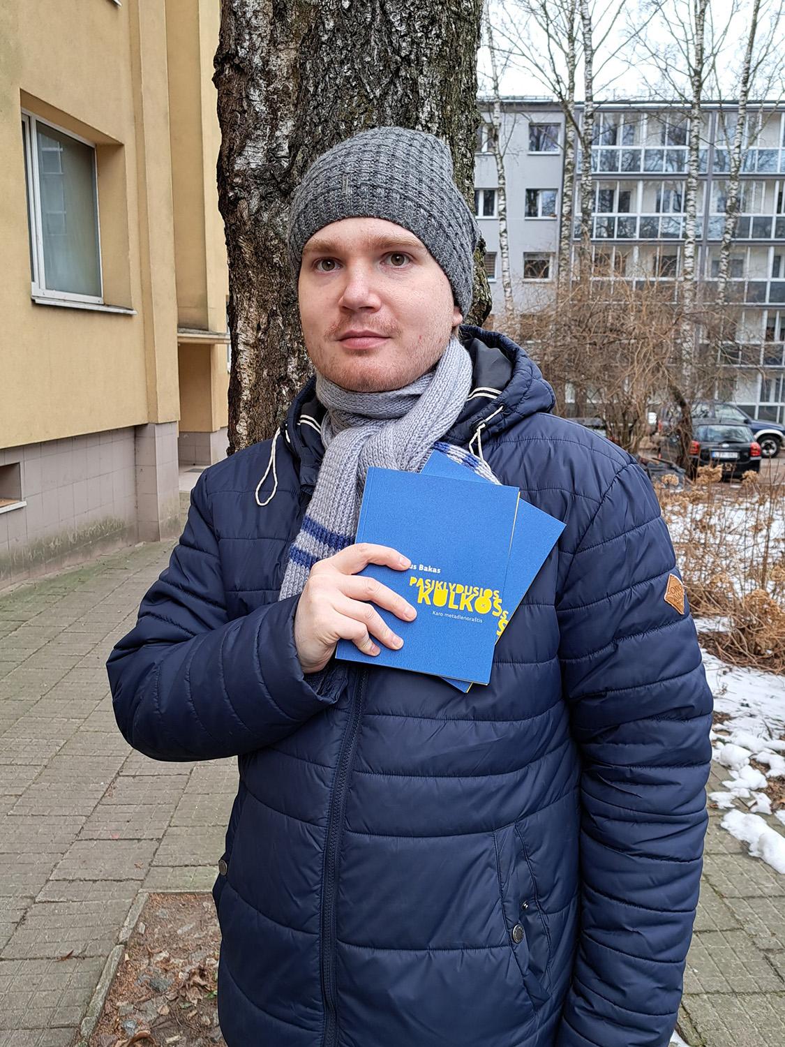 Karo Ukrainoje eilėraščius sudėjo į knygą / V. Bako asmeninio archyvo nuotr. V. Bakas išleido naują poezijos knygą.