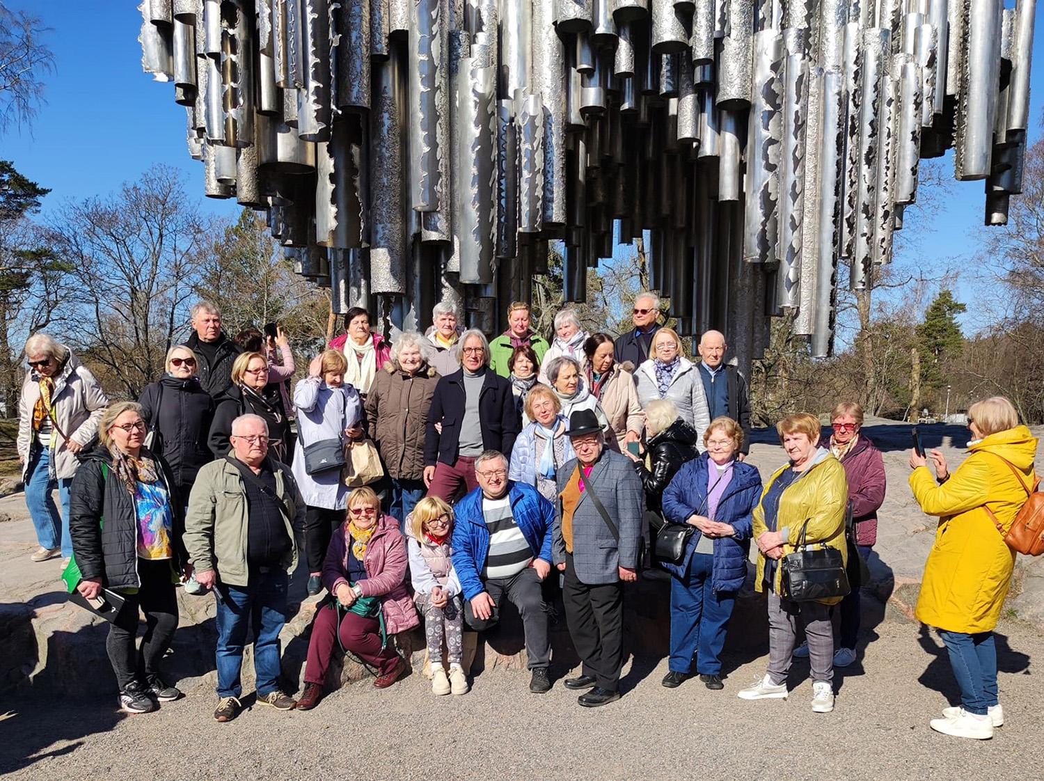 Keturios pasaulio pažinimo dienos / Prie monumento suomių kompozitoriui Janui Sibelijui.