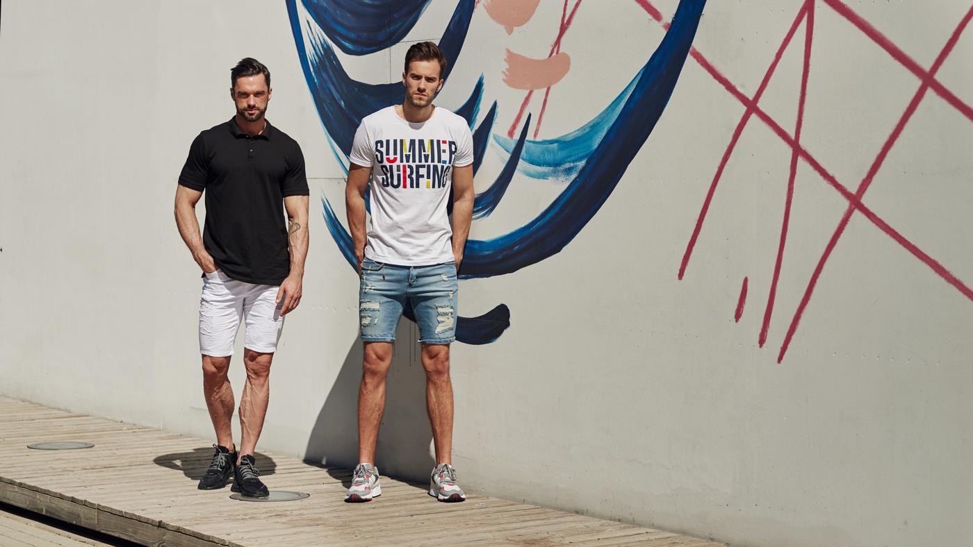 Kokių spalvų vyriški marškinėliai bus populiariausi šią vasarą? /