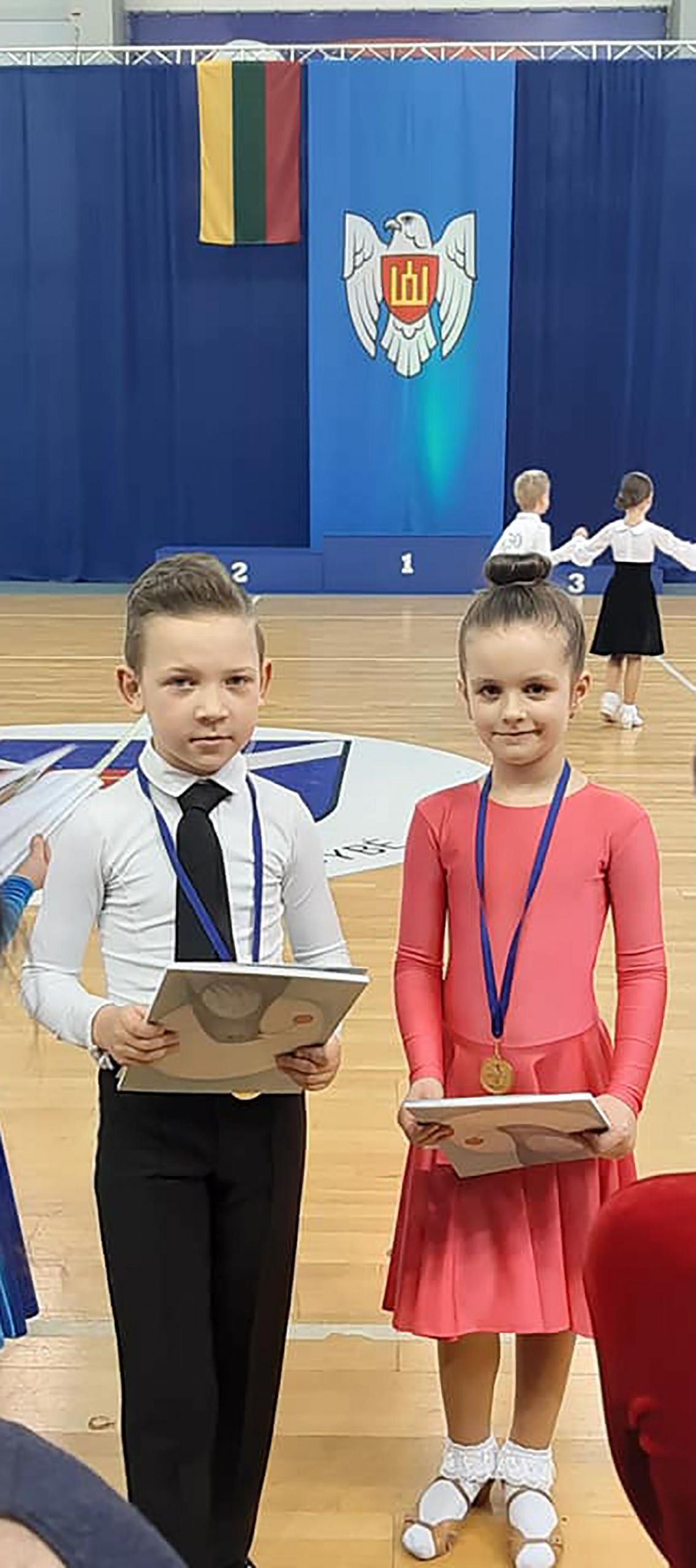 Konkurse sėkmingai pasirodė ukmergiškiai / Vaikų II grupėje pirma vieta skirta Gustautui Girniui ir Vakarei Bundonytei.