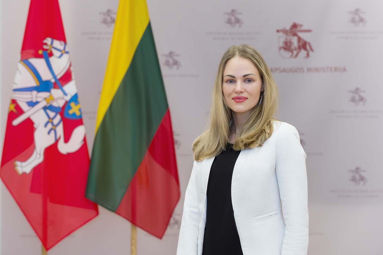 Krašto apsaugos ministerijos kanclerė – ukmergiškė / Ukmergiškė atsakinga už visą Krašto apsaugos ministerijos kanceliariją.  Alfredo Pliadžio nuotr.