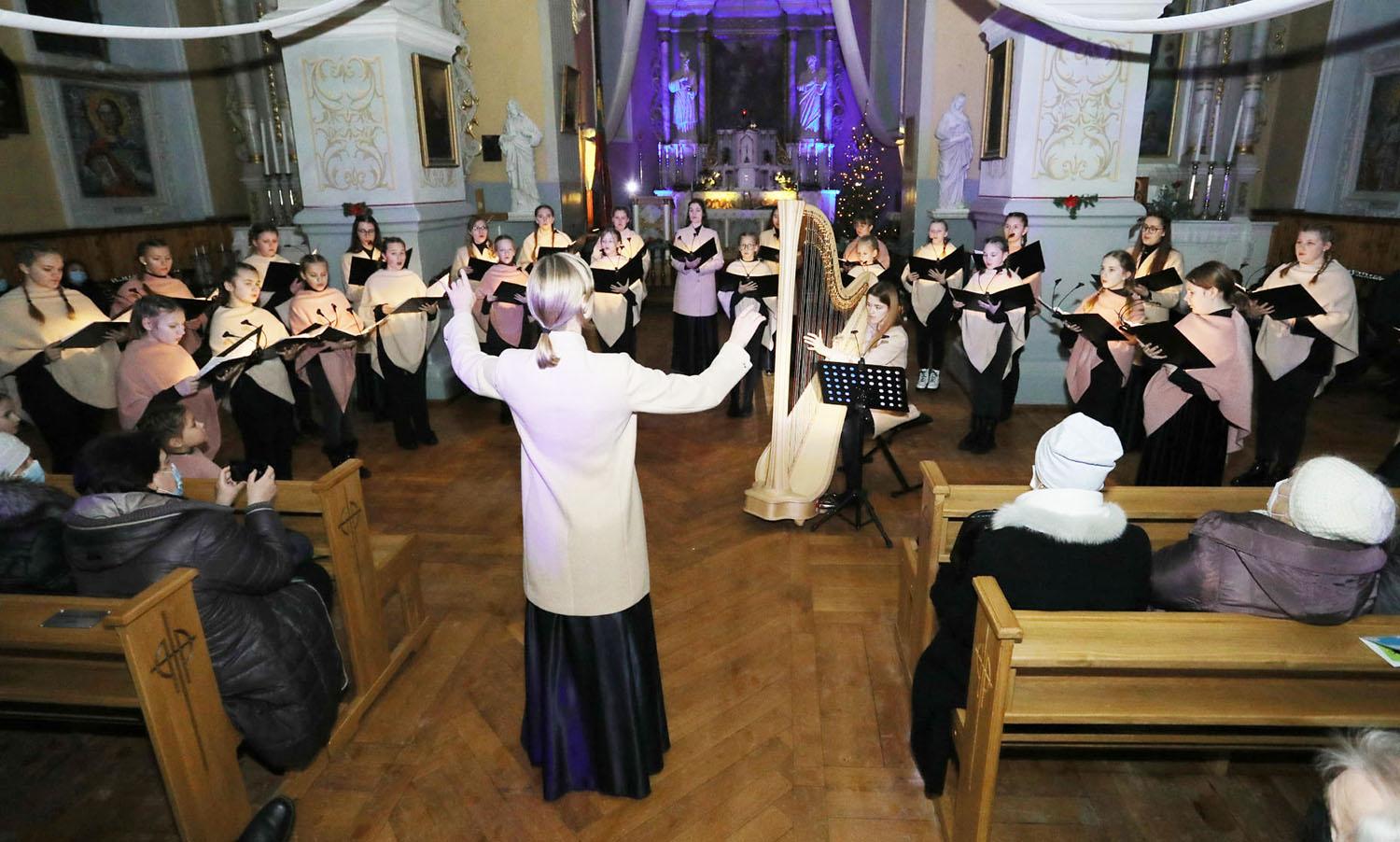 Labdaros koncertą surengė bažnyčioje / Koncertas „Baltas Angelas“ surengtas Šv. apaštalų Petro ir Povilo bažnyčioje.  Dainiaus Vyto nuotr.