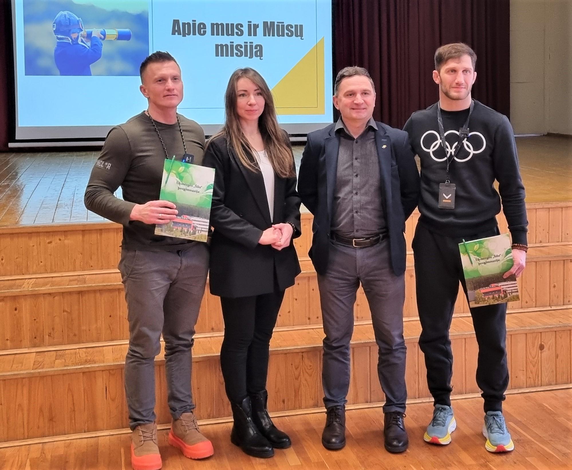 Lankėsi daug pasiekę sportininkai / Autorės nuotr. „Šilo“ progimnazijos svečius Matą Gailevičių ir Eriką Cchovrebovą pasitiko progimnazijos direktorius Darius Kaplūnas ir karjeros ugdymo specialistė Virginija Černiauskienė.