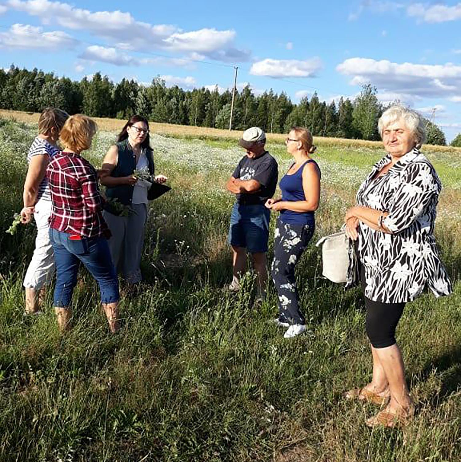 Lankėsi pas žolininkę / Pas žolininkę Giedrę Radzevičiūtę.