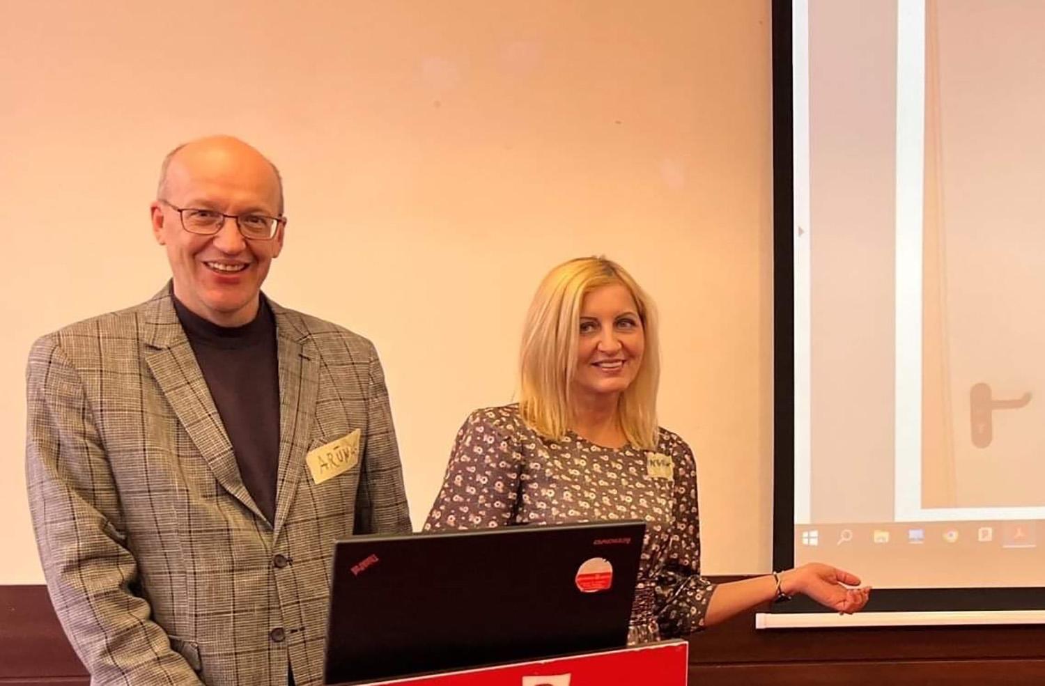 Lietuvių kalbos žinias gilina „Kalbomatuose“ / ukmerge lt nuotr. Projektą pristatė A. Augustinas ir I. Krikštaponienė.